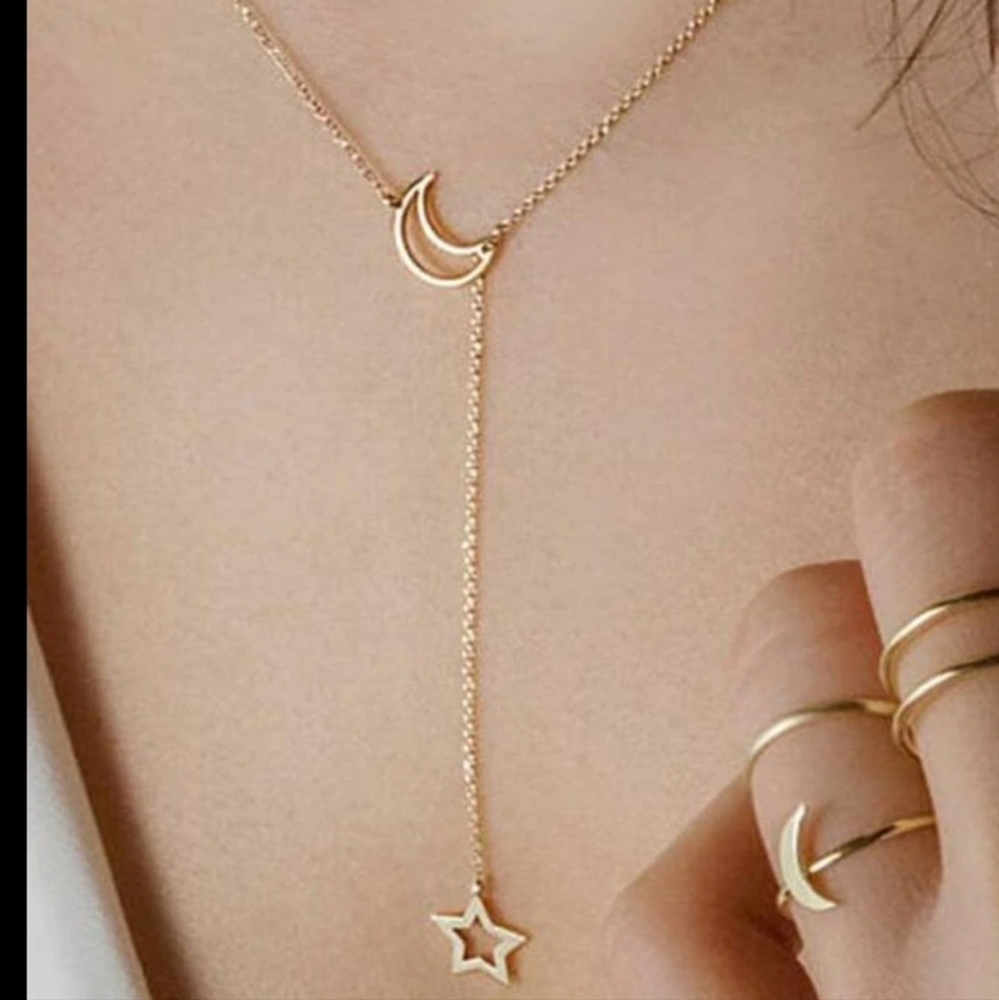 NEW!!⭐️🌙Cute Star and Moon Necklace in GOLD ⭐️🌙